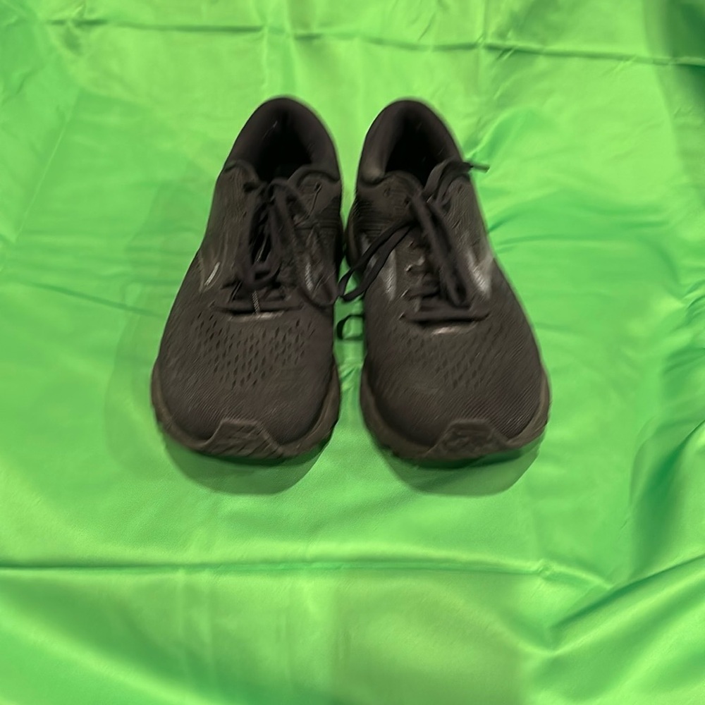 Brooks Mens Adrenaline GTS 19 Running Shoe. Size 12.
